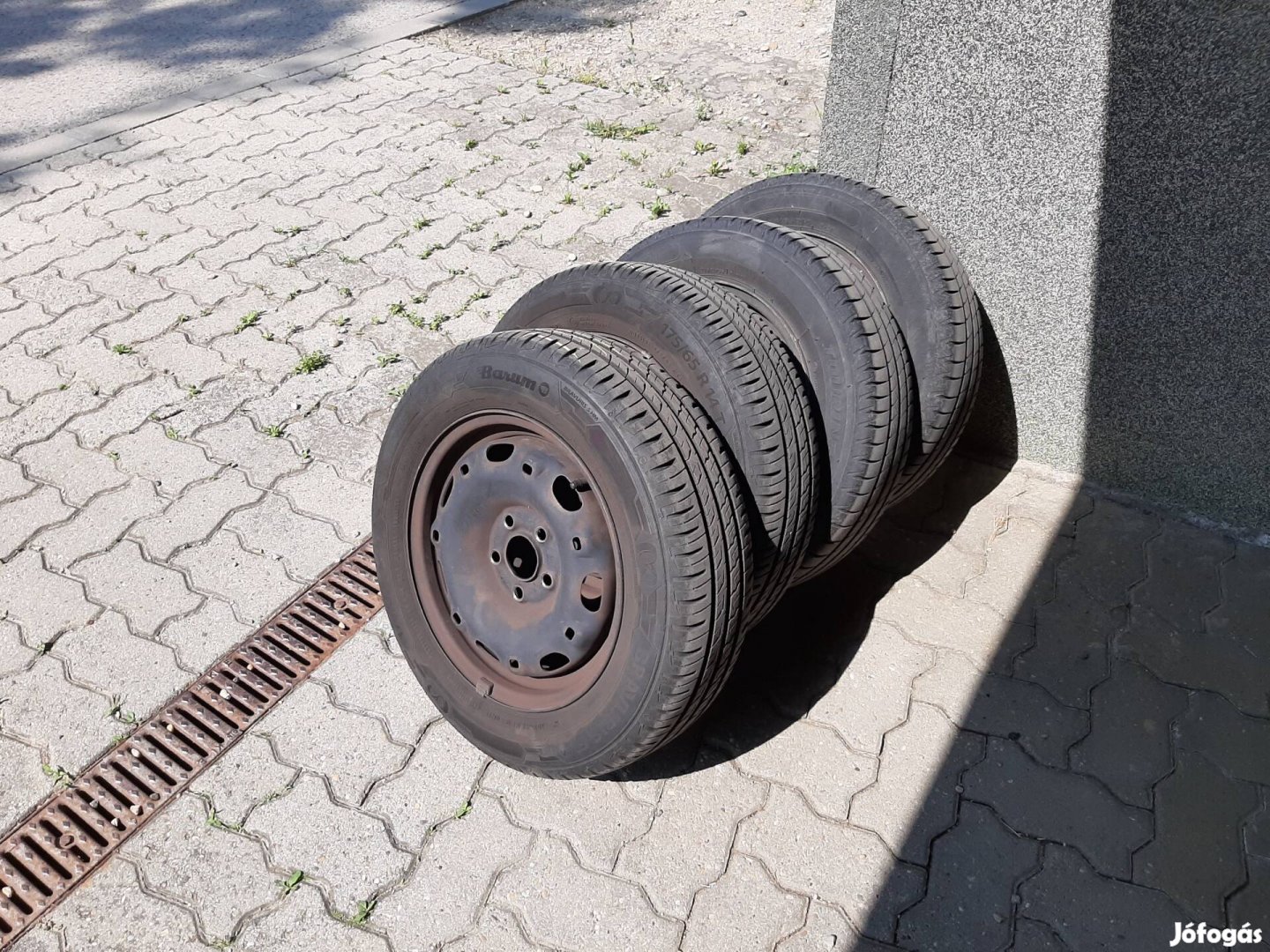 VW Polo nyári gumik felnivel 175/65 R14