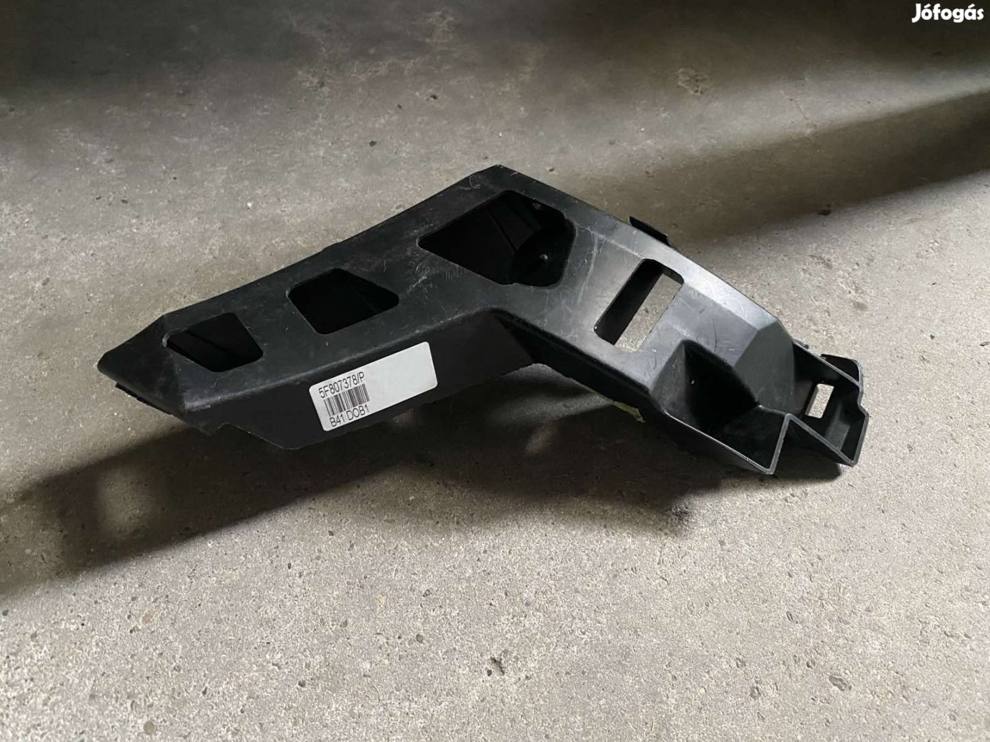 VW/Seat jobb első  lökhárító tartó eladó