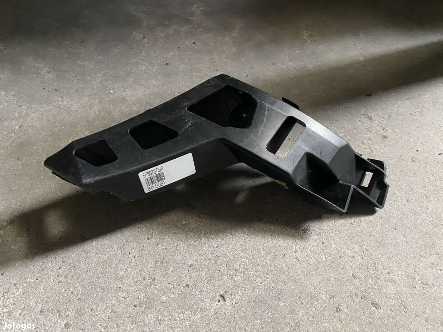 VW/Seat jobb első  lökhárító tartó eladó