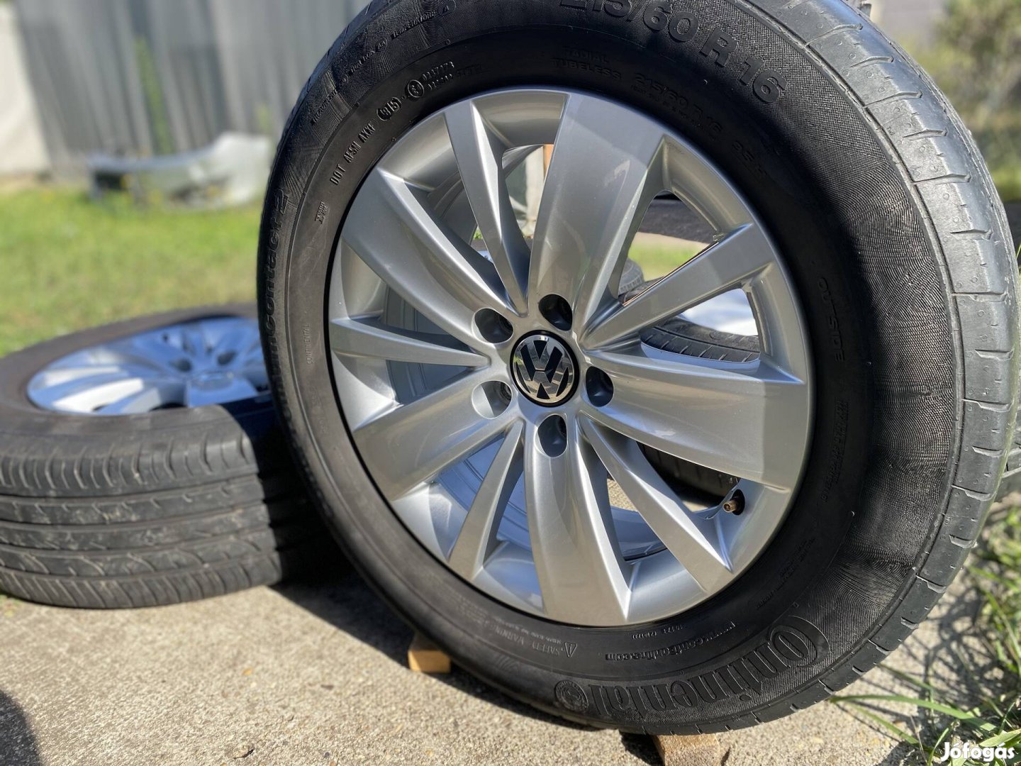 VW Sharan 7N0 gyári 16"-os alufelni szett 215/60R16 nyári