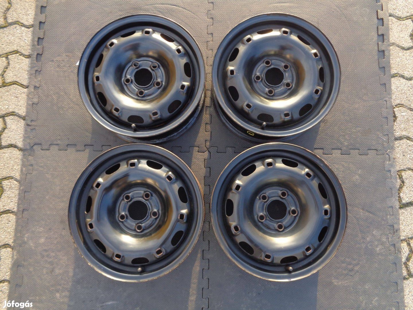 VW-Skoda lemezfelni 14-es, 5×100-as osztóval szép állapotban eladó