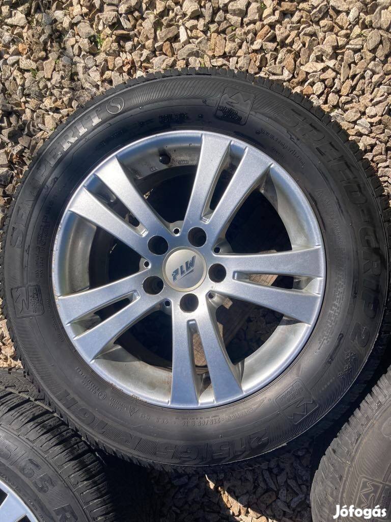 VW Skoda téli gumi 215/65 R16 gumikkal