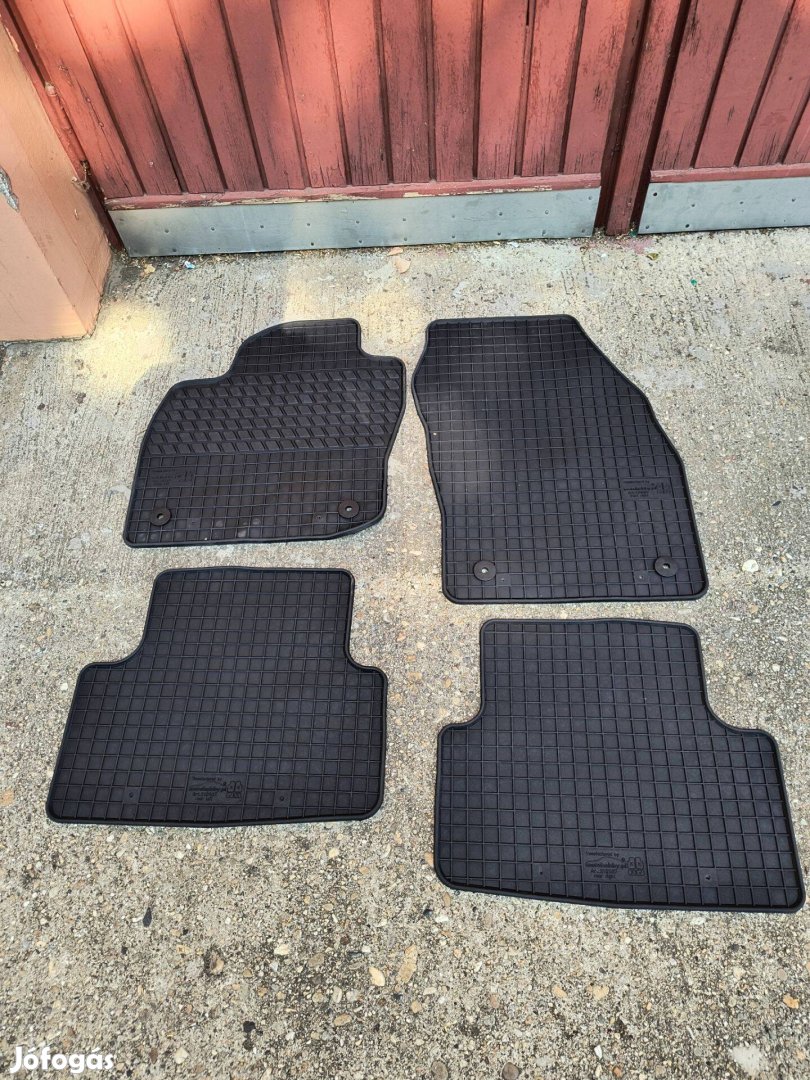 VW T-Cross gumiszőnyeg szett