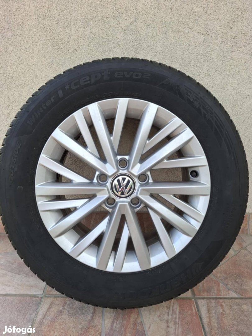 VW T-Roc gyári alufelni téli gumival