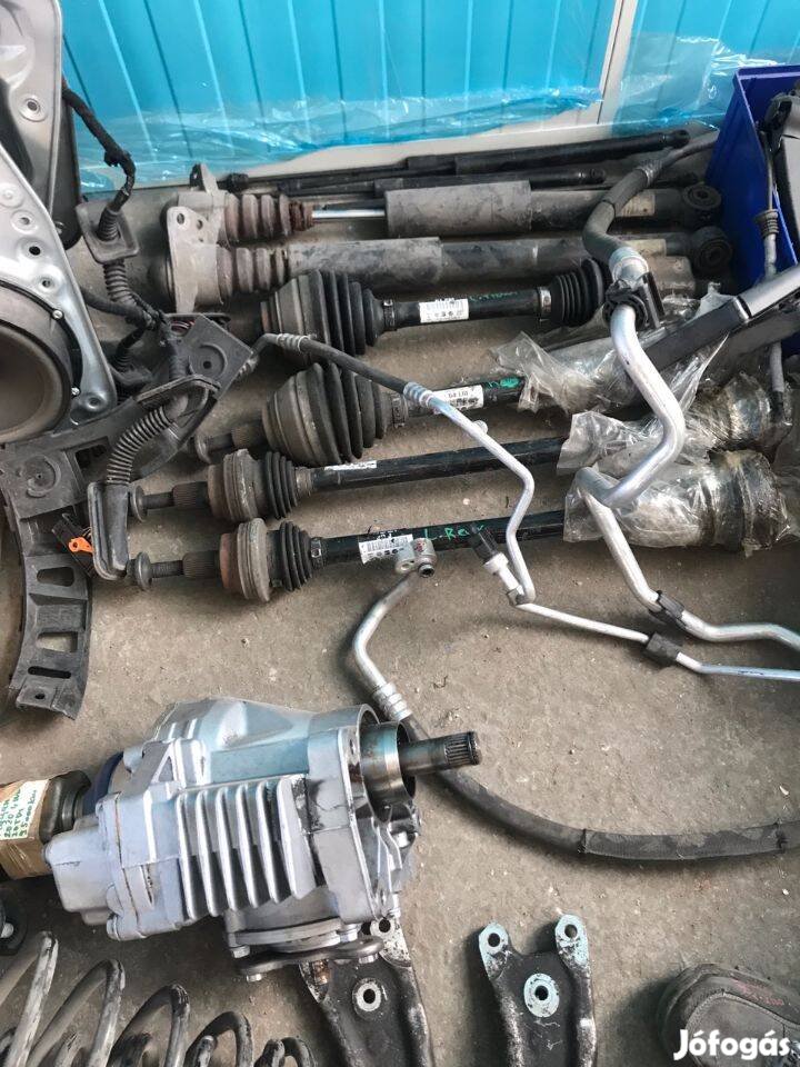 VW Tiquan osztómű, futómű,hűtők,stb.,,