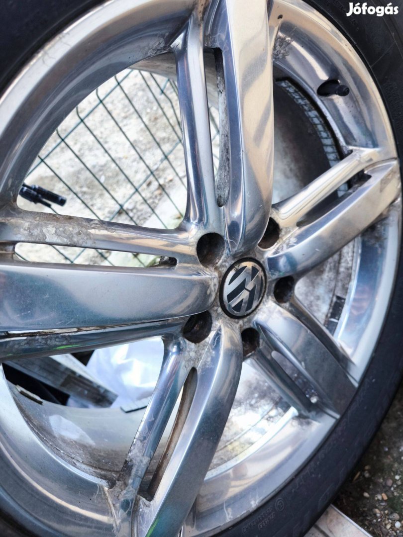 VW Touareg 20 gyári alufelniHankook 27560 négyévszakos gumi