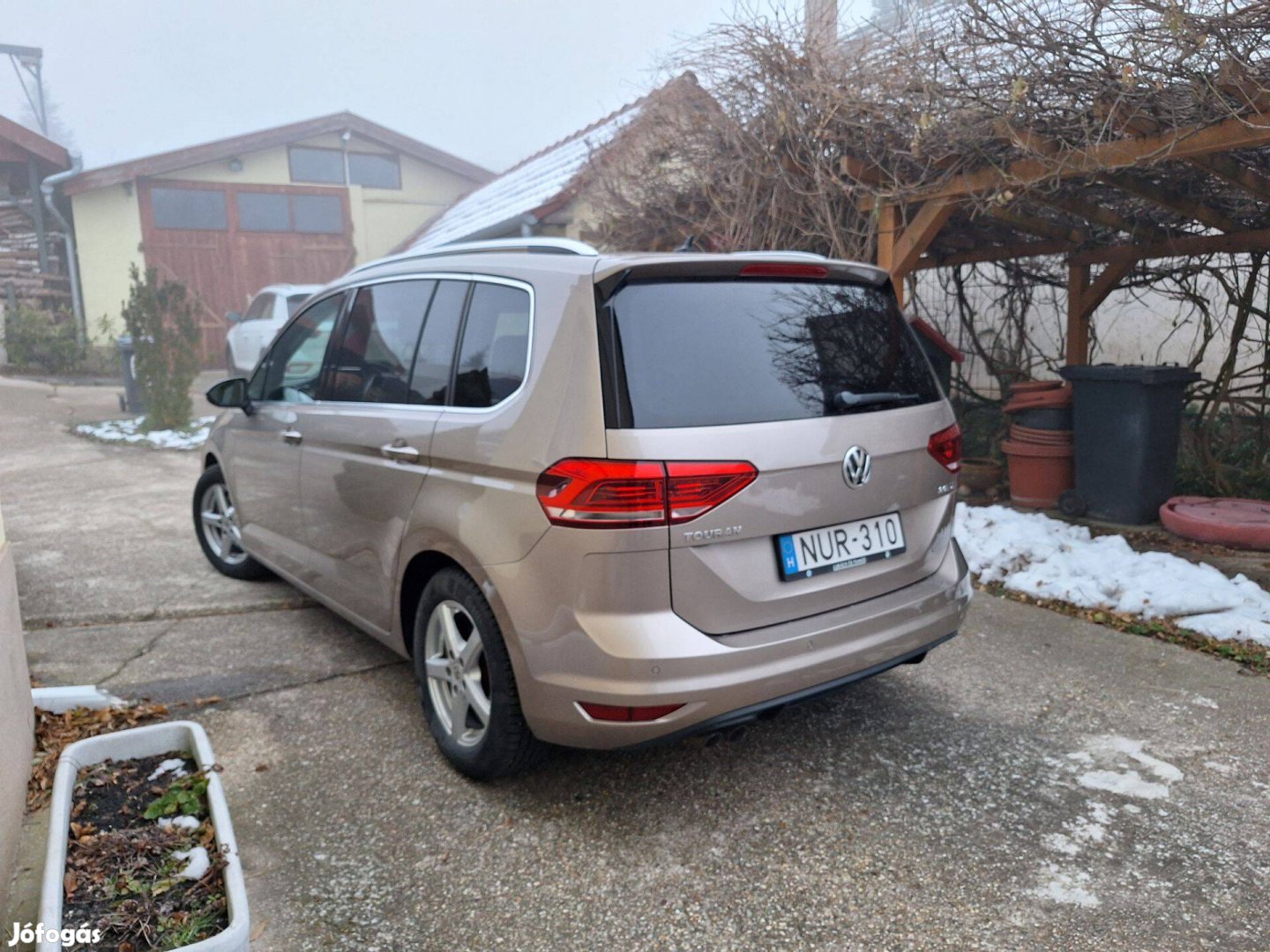 VW Touran Highline 2,0 PD TDI 7 személyes, gyári vonóhoroggal