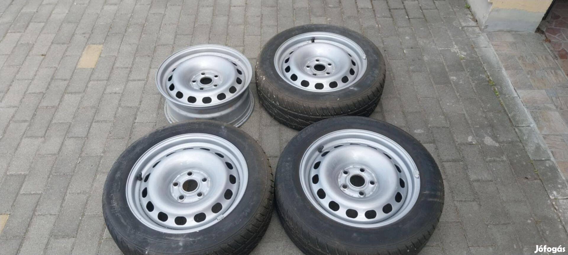 VW Touran acél felni téli gumival
