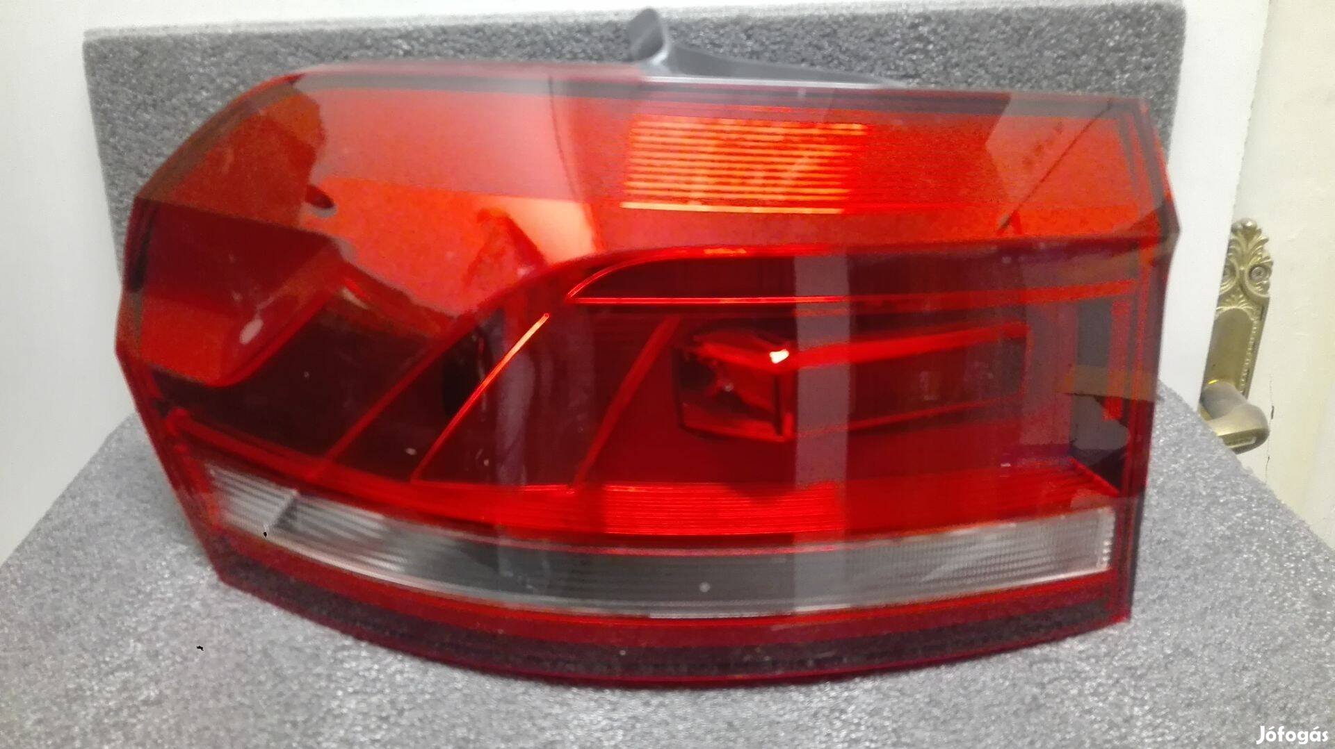 VW Touran hátsólámpa bal külső 2015 -> 2017 kpl LED