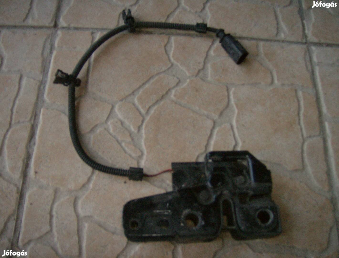 VW Touran motorháztetőzár és bovden