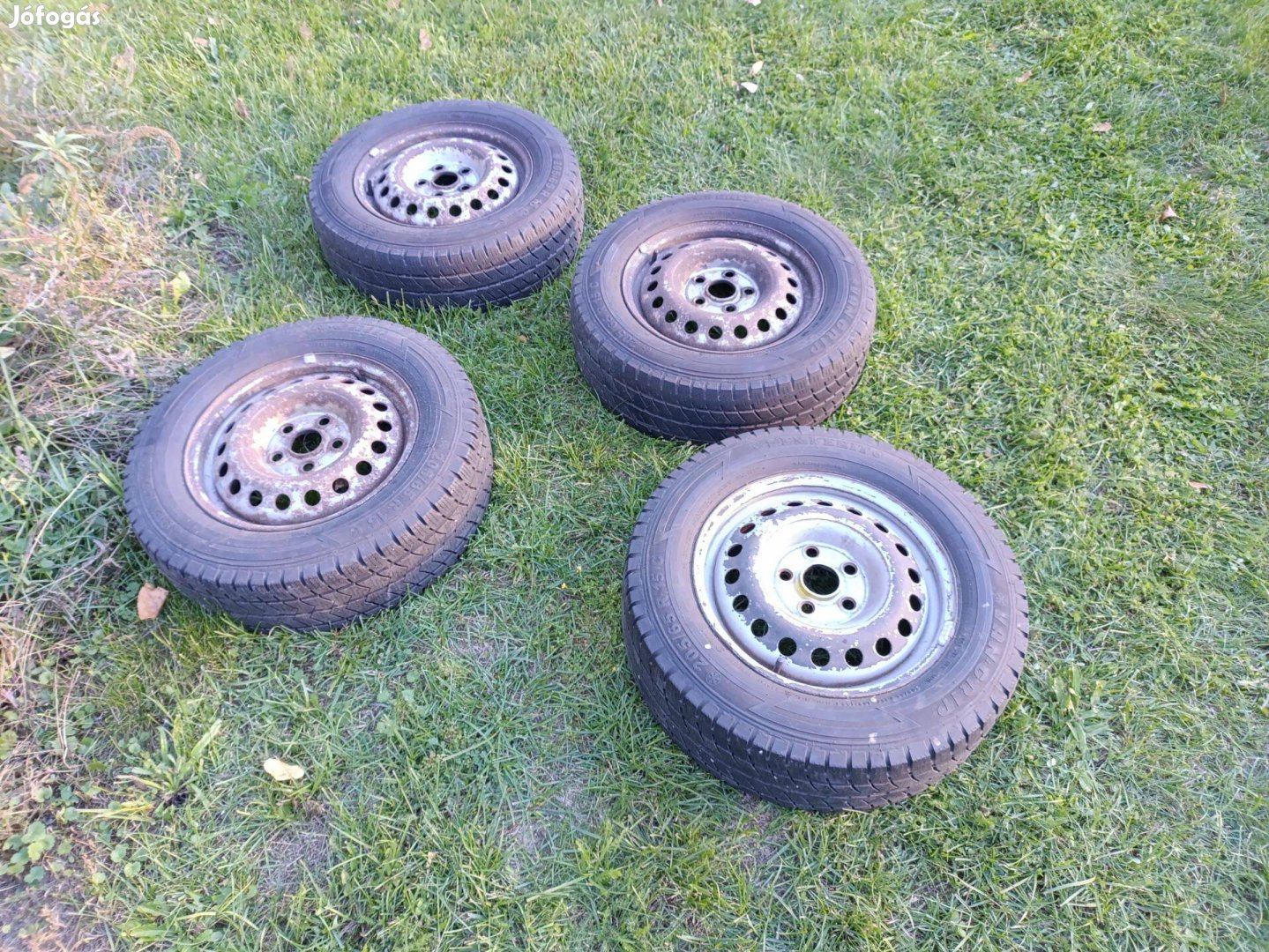 VW Transporter T4 acélfelni-téligumival