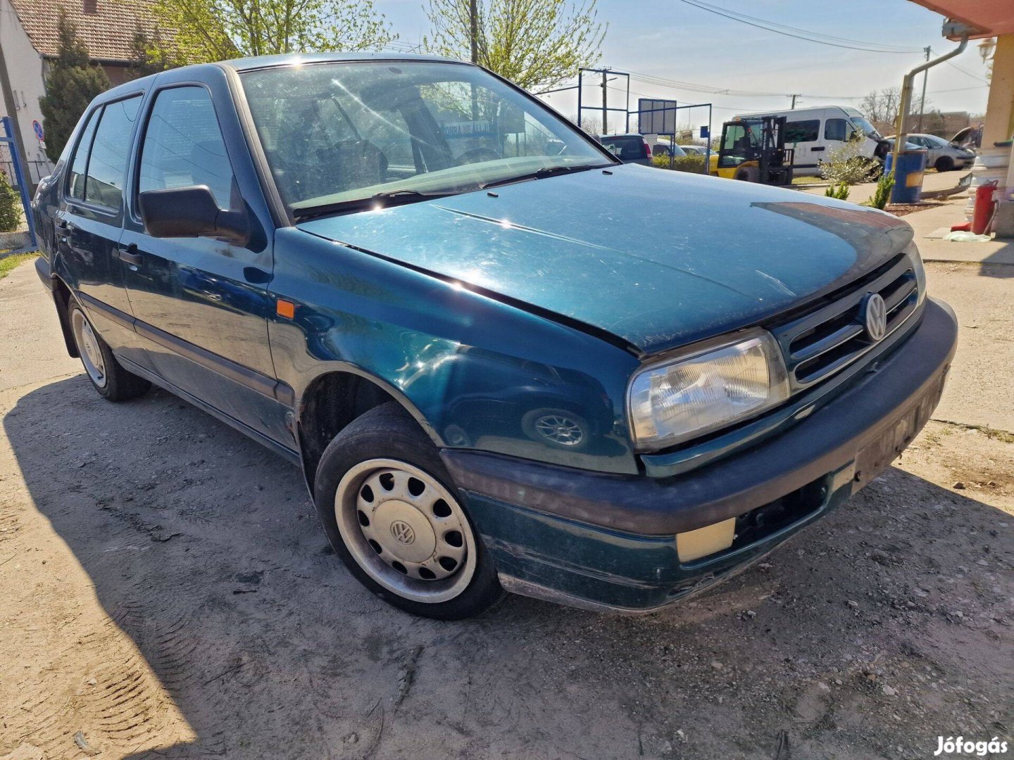 VW Vento Lökhárító Lámpa Ajtó Hűtőrács Géptető Motorháztető Zárhíd Böl