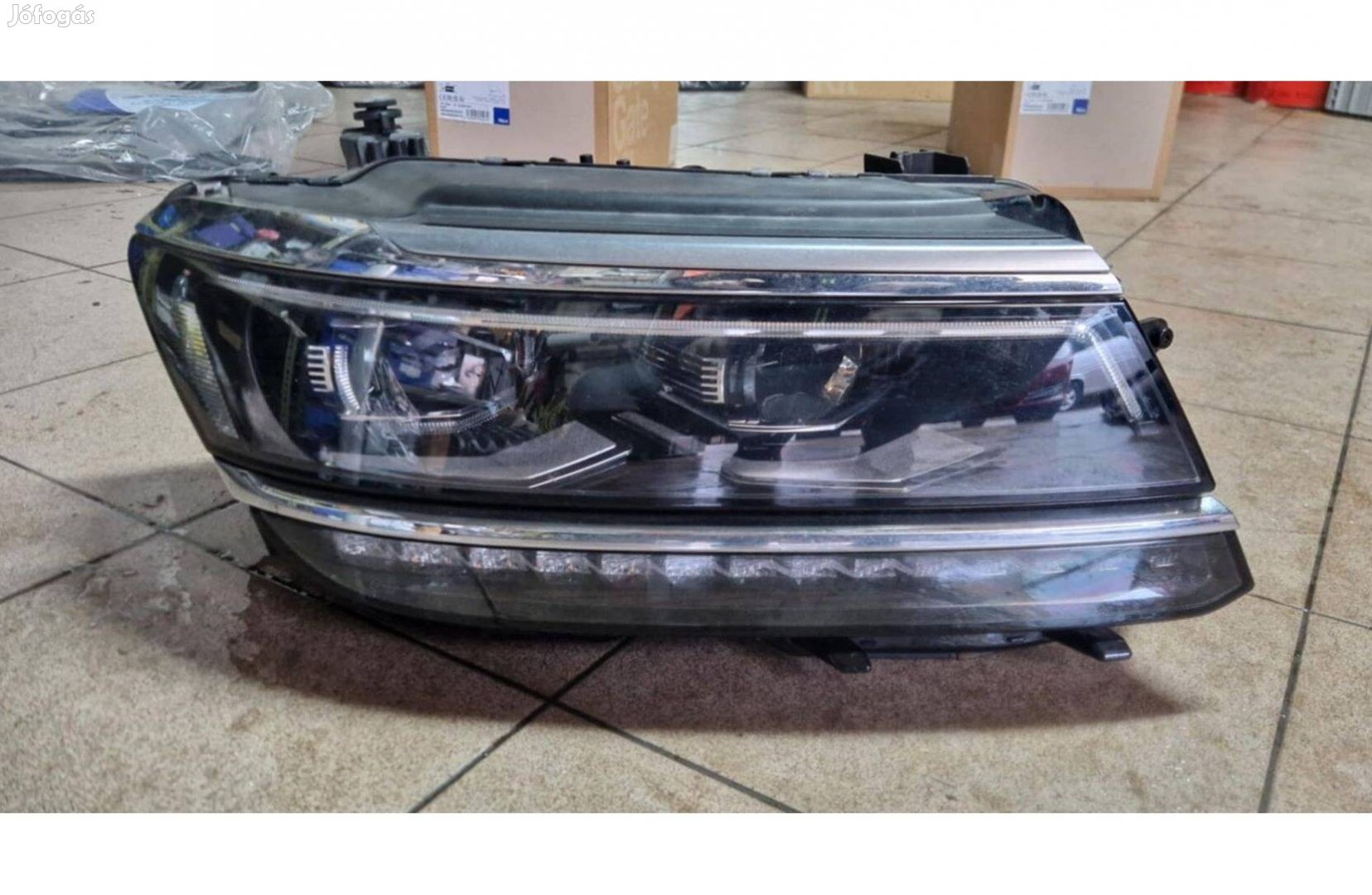 VW Volkswagen Tiguan jobb első fényszóró 5NN941082