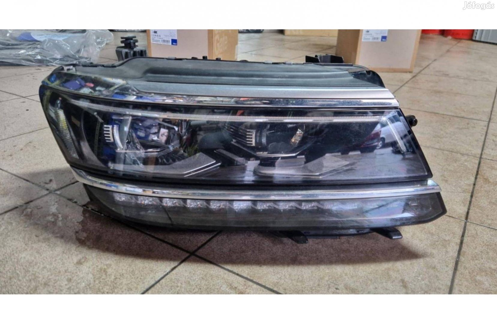 VW Volkswagen Tiguan jobb első fényszóró 5NN941082