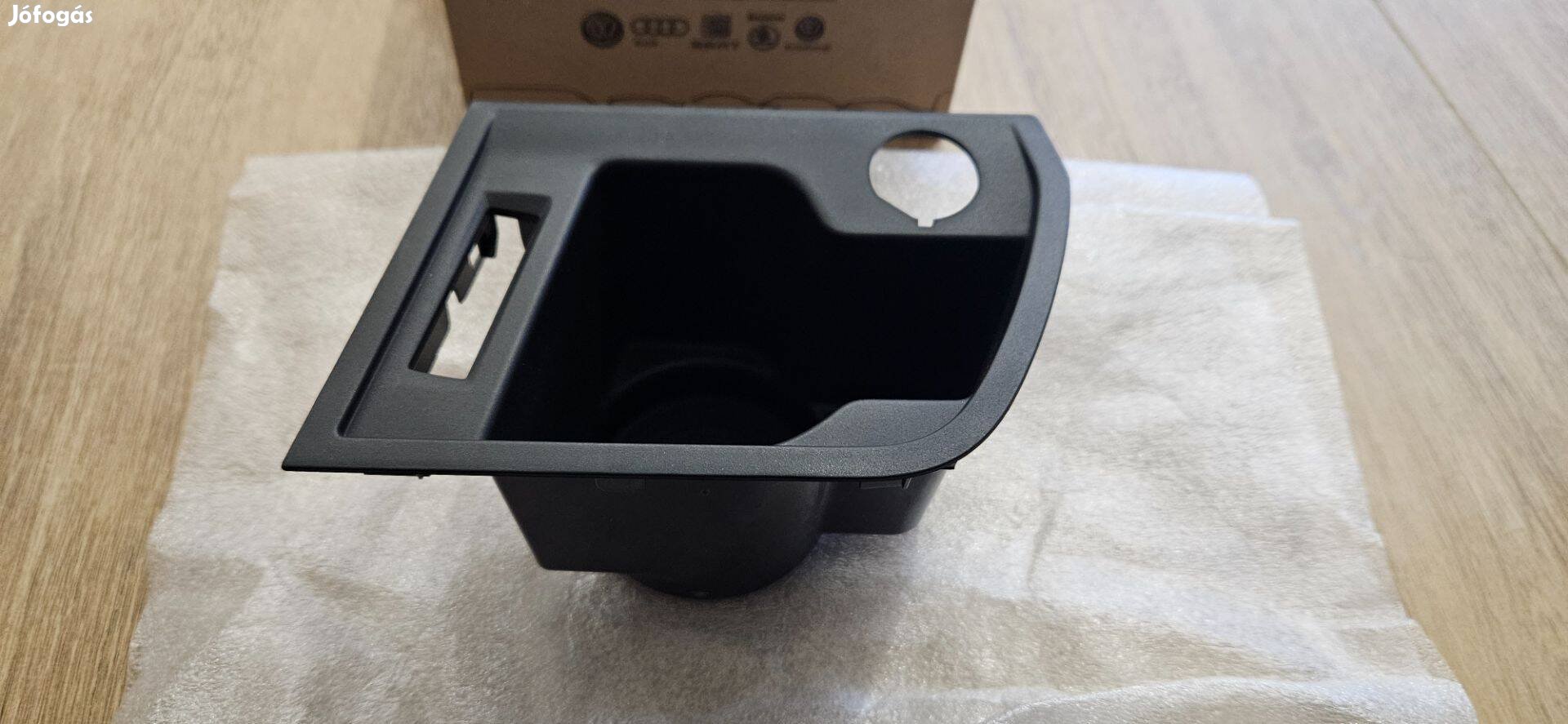 VW Volkswagen Touareg hamutartó pohártartó 7L1 857 311