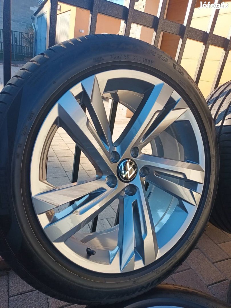 VW,Volkswagen gyári 19" "Valencia" R-Line alufelni nyári gumikkal