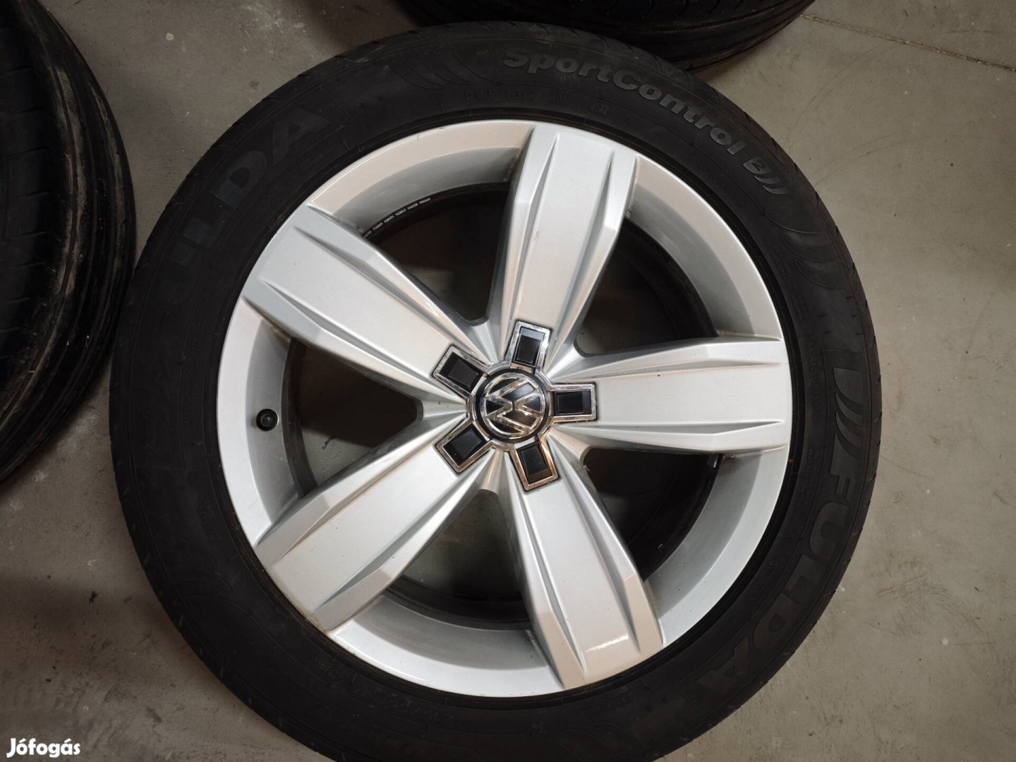 VW Volkswagen gyári alufelni gumival 17"