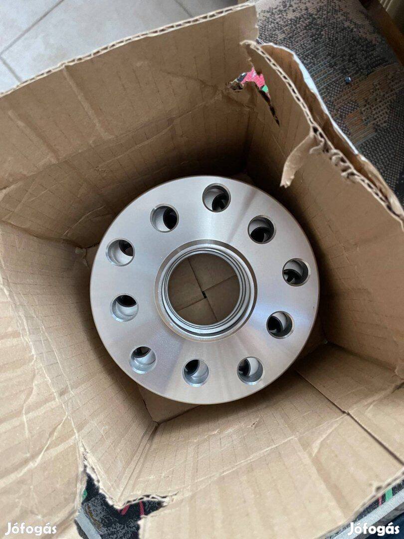 VW, Audi, Skoda nyomtávszélesítő 5x112 5x100 új csavarral 2db 20mm Új