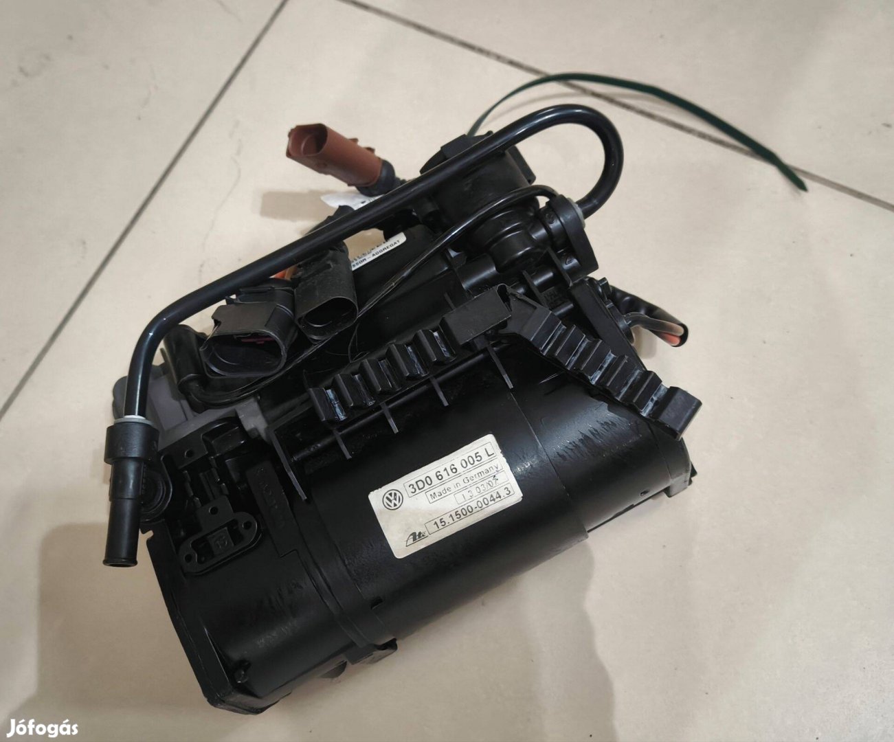 VW / Audi / Bentley vákuumszivattyú 3D0 616 005 L Újszerű!