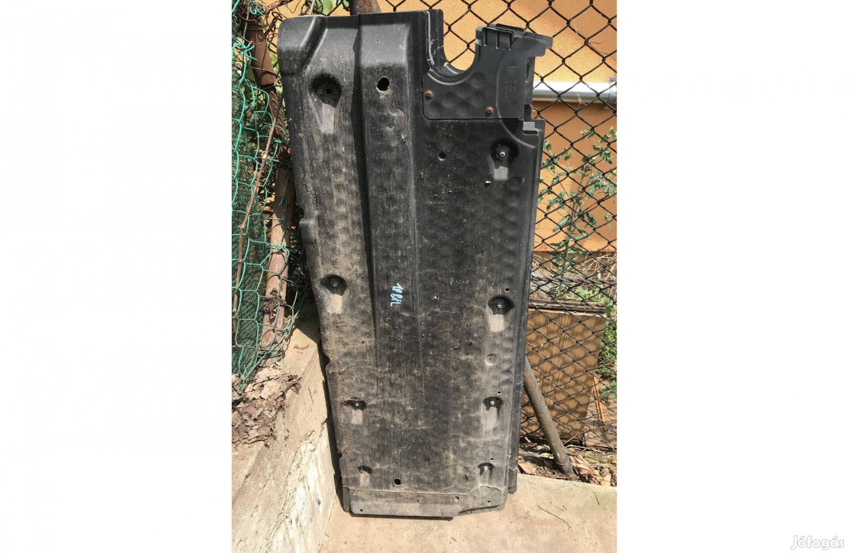 VW csoport Golf V_ bal padlólemez takaró 1K0 825 211 E