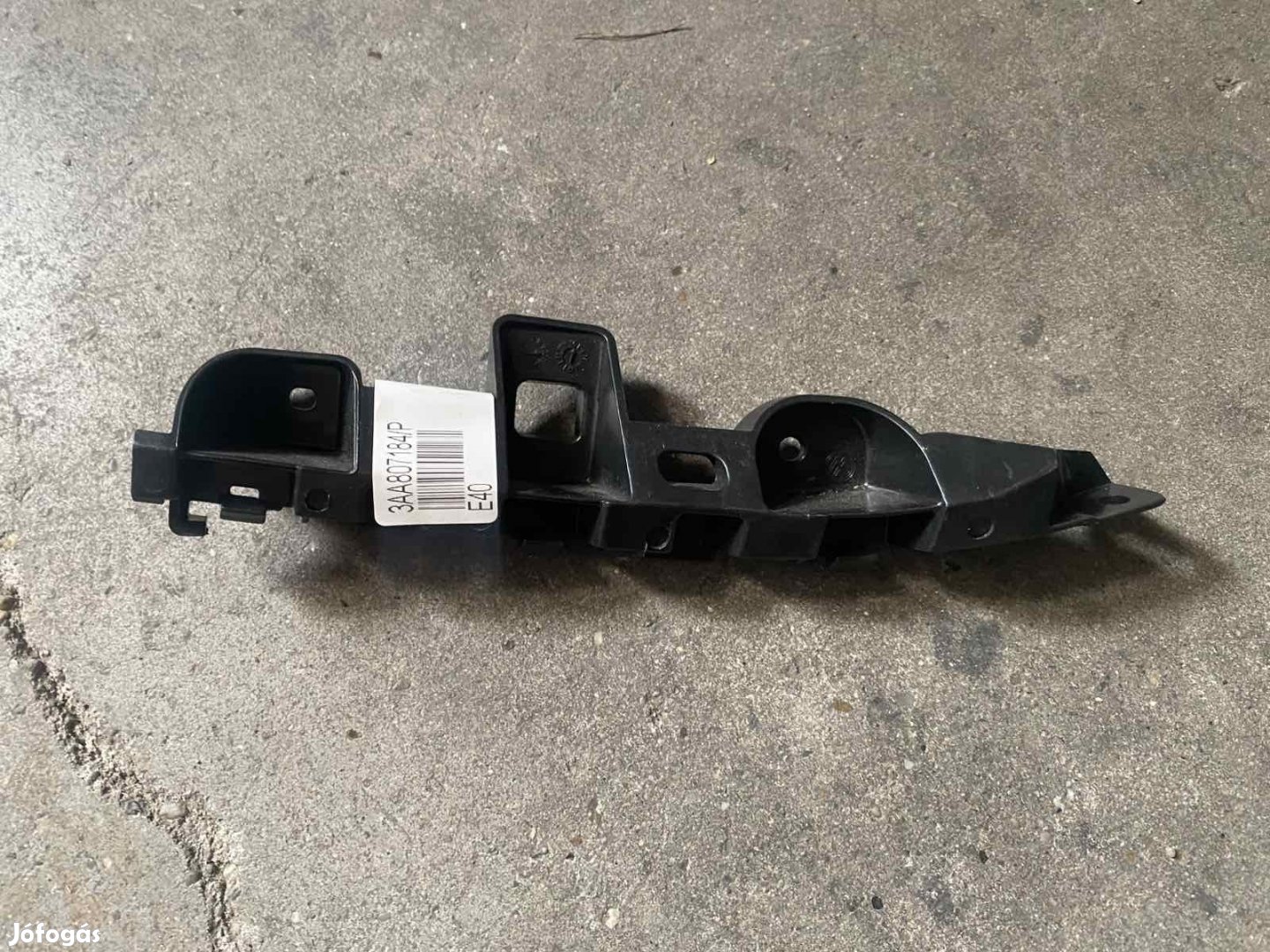 VW első jobb oldali tartókonzol 3AA807184 eladó