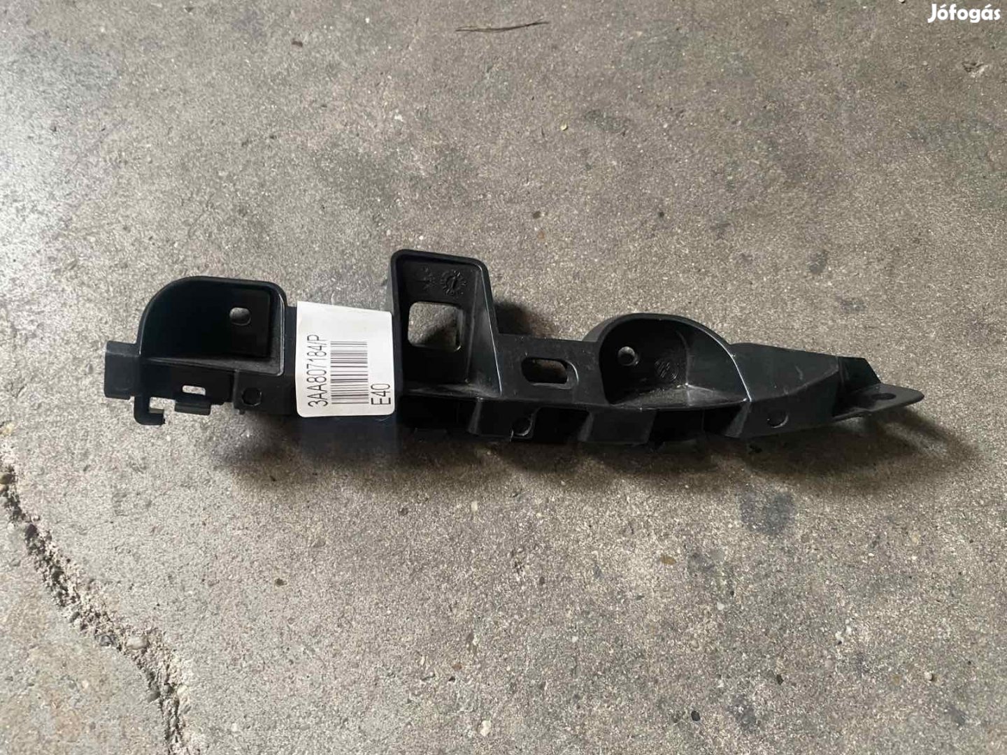 VW első jobb oldali tartókonzol 3AA807184 eladó