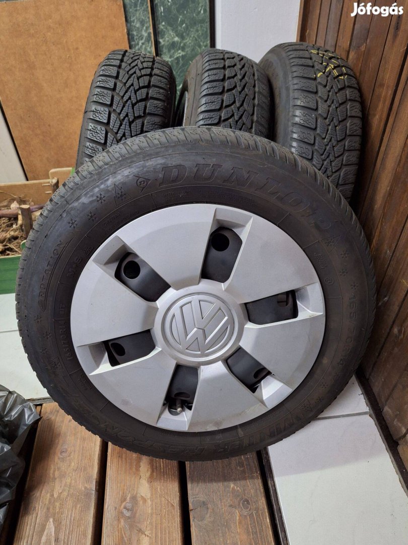 VW gyári 165/70R14 Dunlop téli gumi acélfelnin