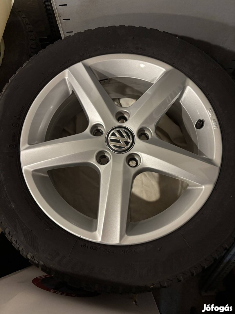 VW gyári 16" alufelni téligumival