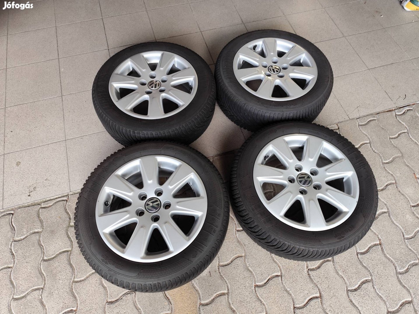 VW gyári 16coll alufelni 205/55R16 téligumival