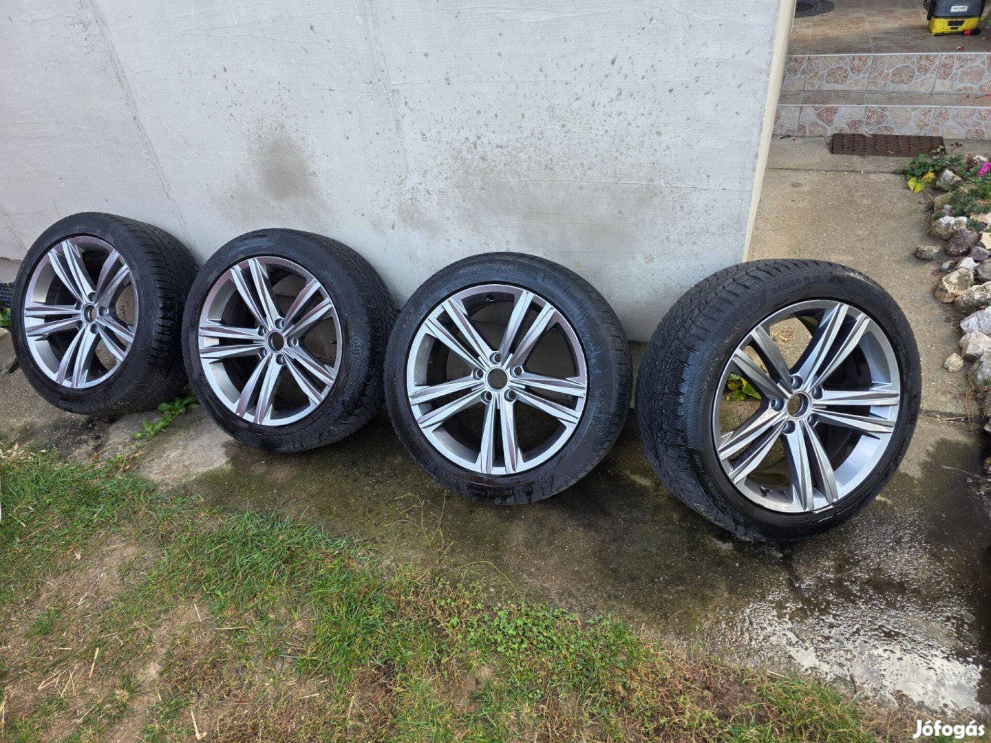 VW gyári 18 coll felni téligumival