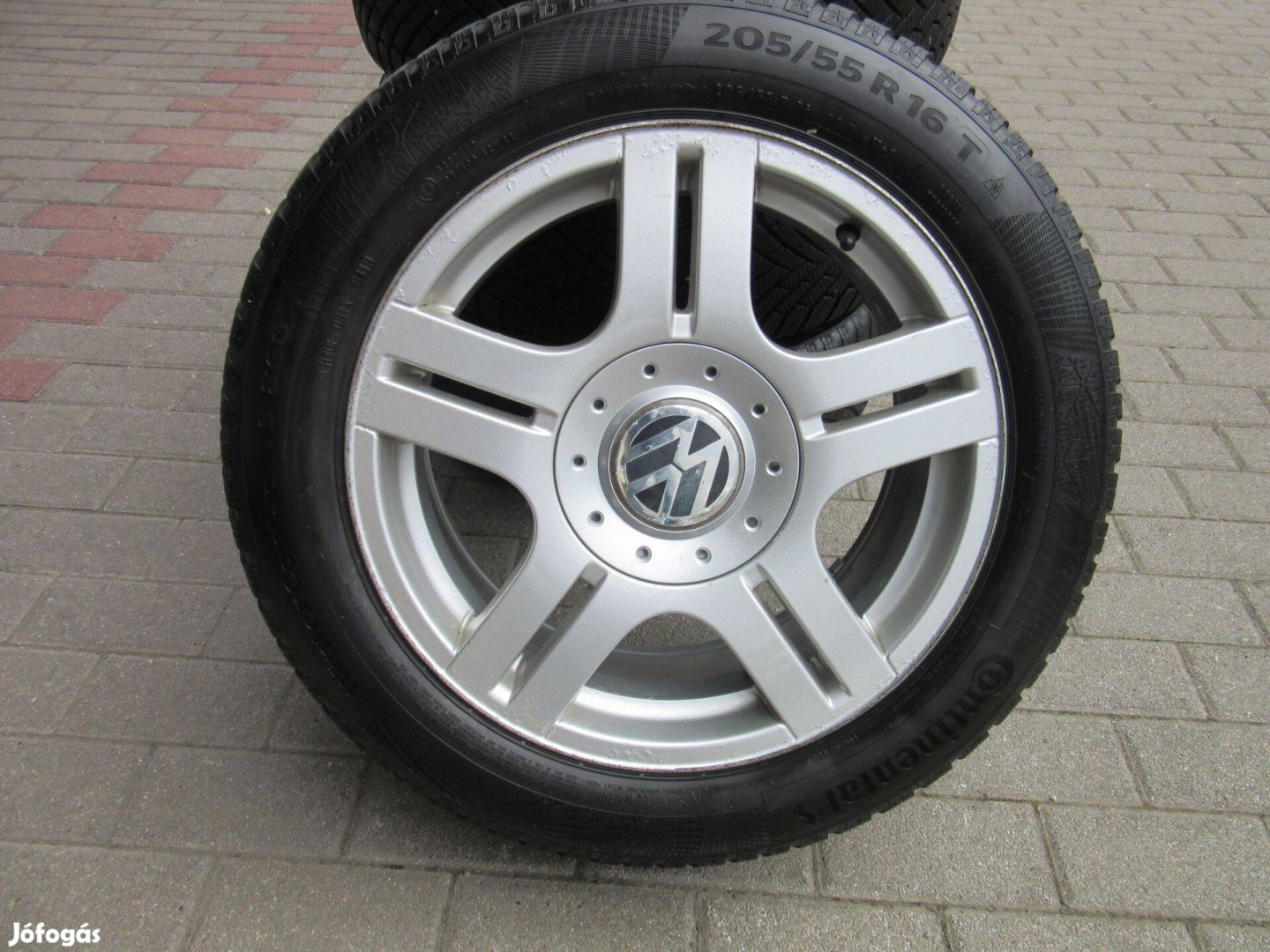 VW gyári alufelni 205/55 R16 Continental téli gumival eladó