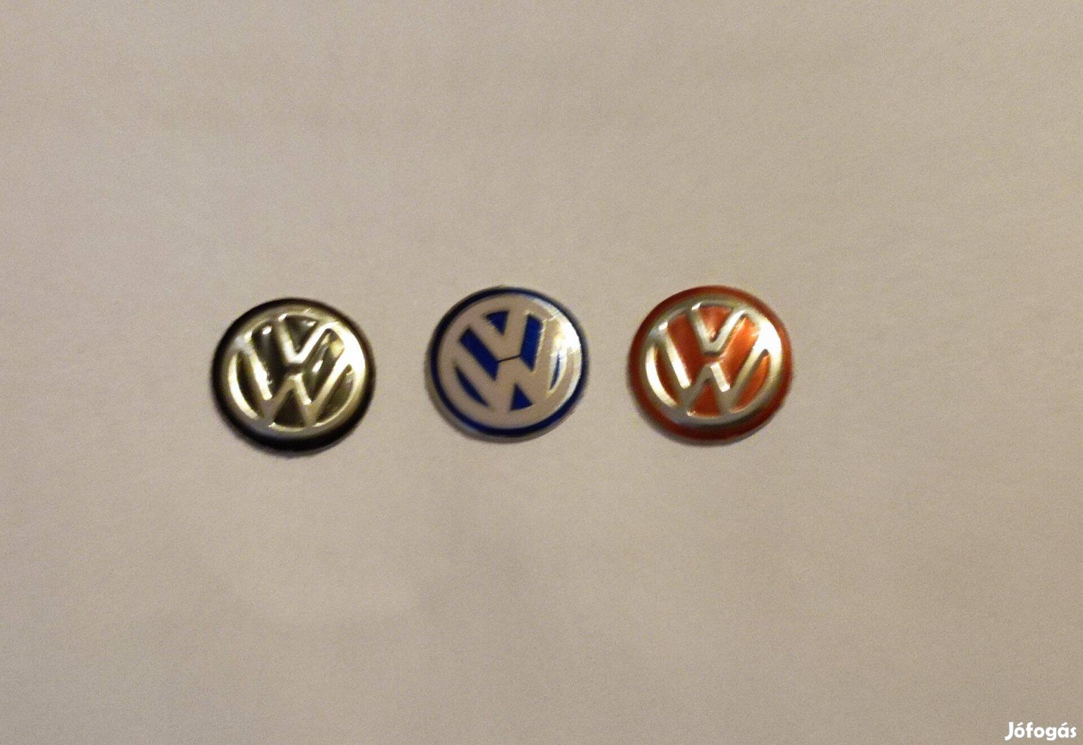 VW indítókulcs (autó kulcs) embléma 14, 10 mm-es kék, fekete, piros