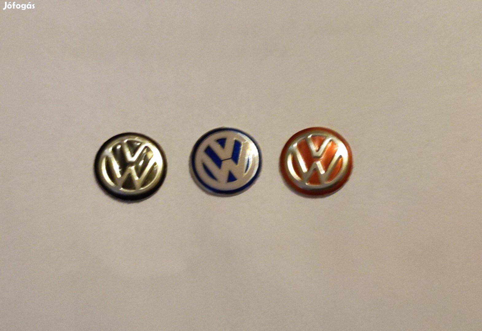 VW indítókulcs (autó kulcs) embléma 14, 10 mm-es kék, fekete, piros