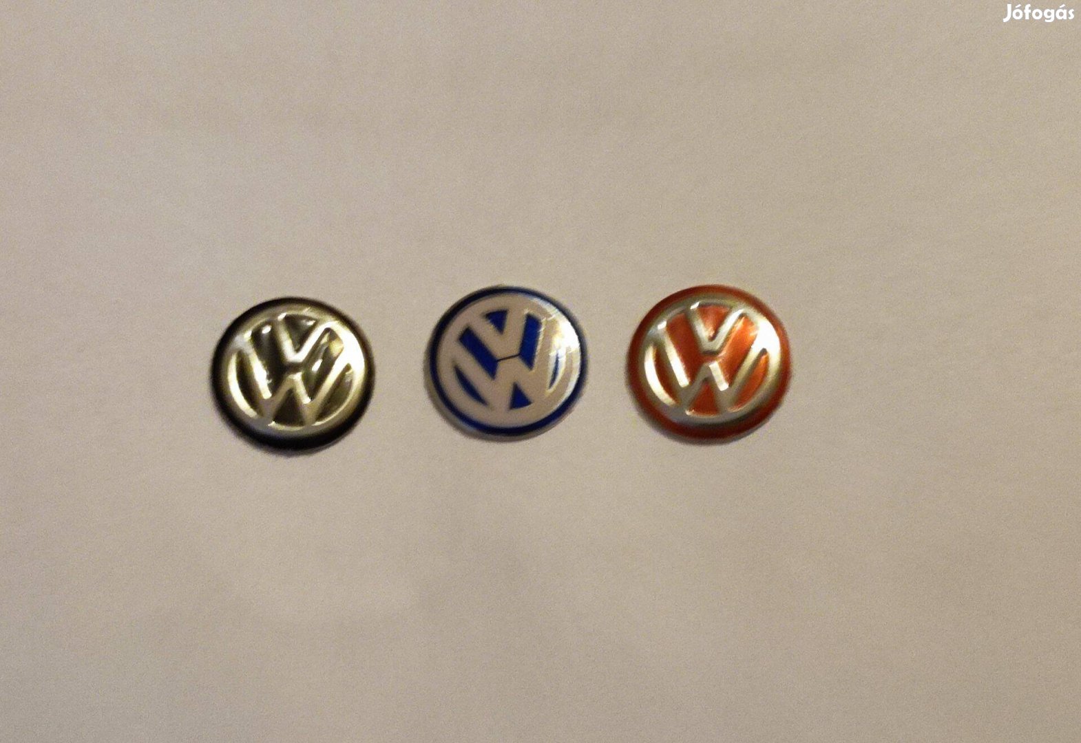 VW indítókulcs (autó kulcs) embléma 14, 10 mm-es kék, fekete, piros