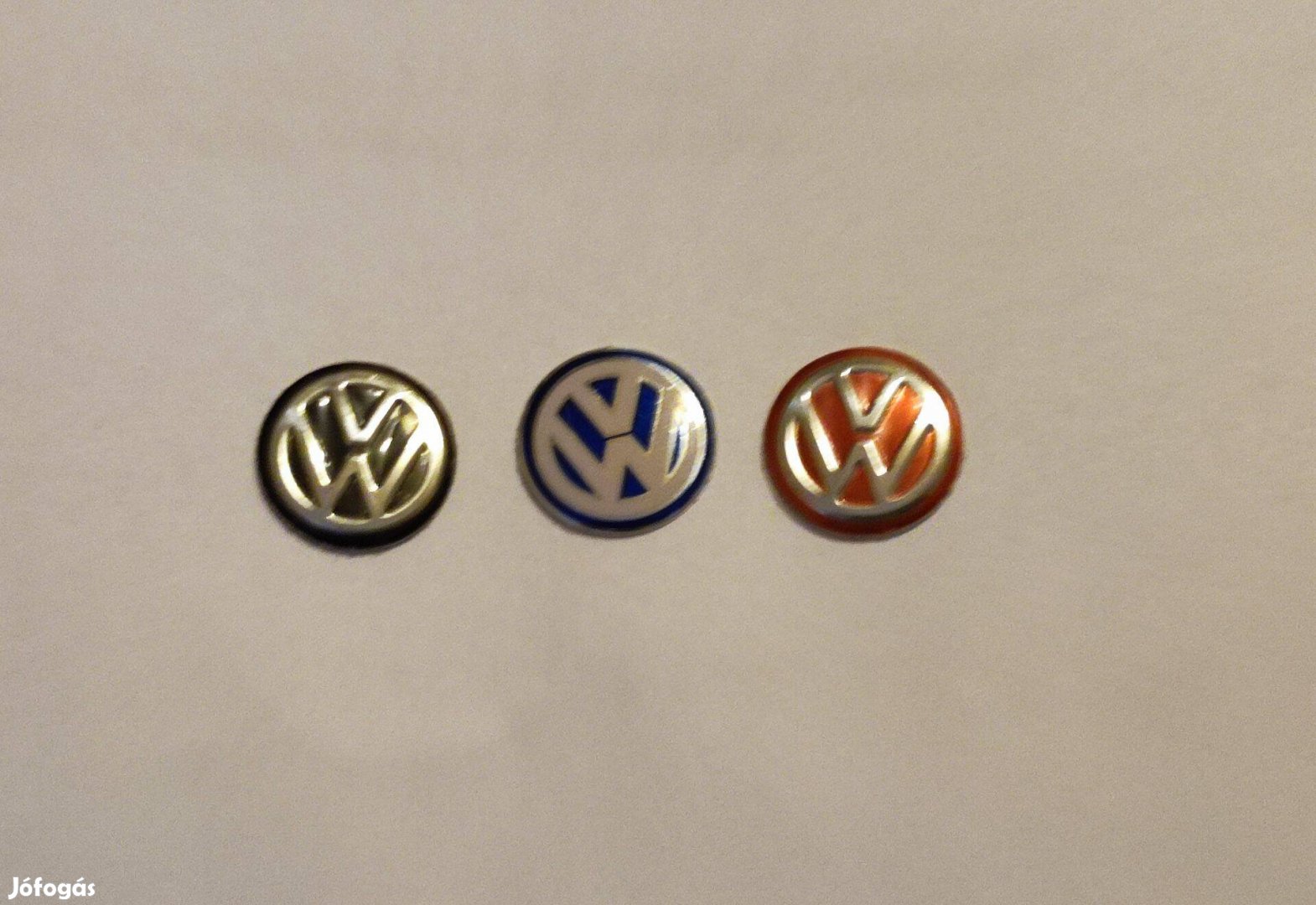 VW indítókulcs (autó kulcs) embléma 14, 10 mm-es kék, fekete, piros