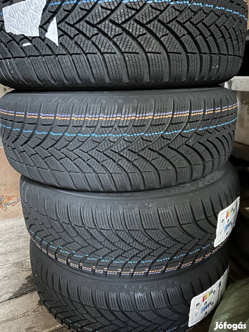 VW lemezfelnin 195/60 R16 téligumi