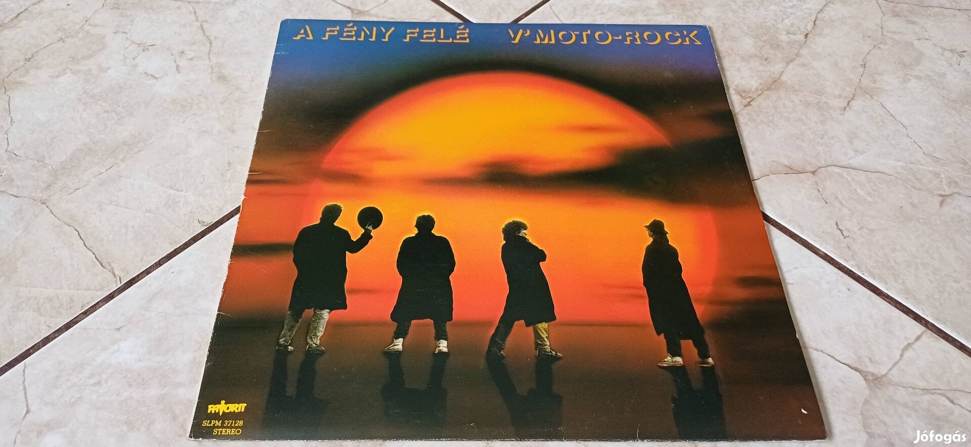 V Moto Rock bakelit hanglemez