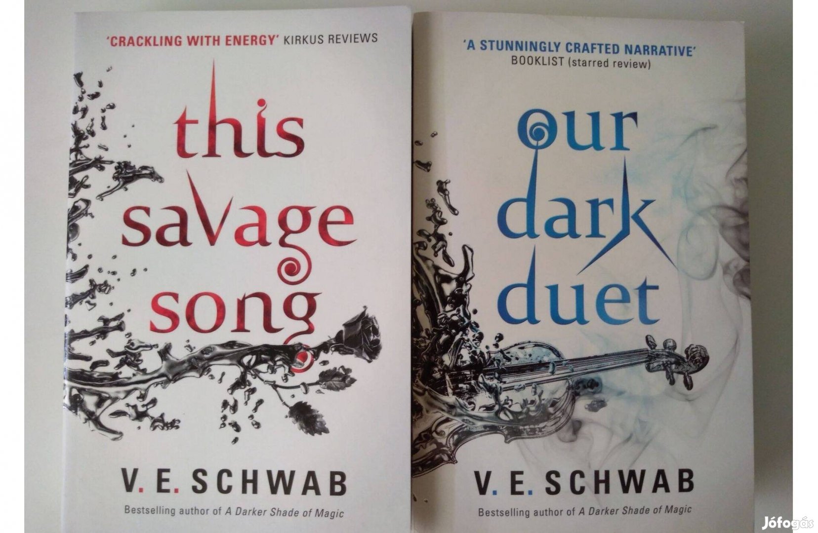 V. E. Schwab: This Savage Song + Our Dark Duet angol nyelvű könyvek