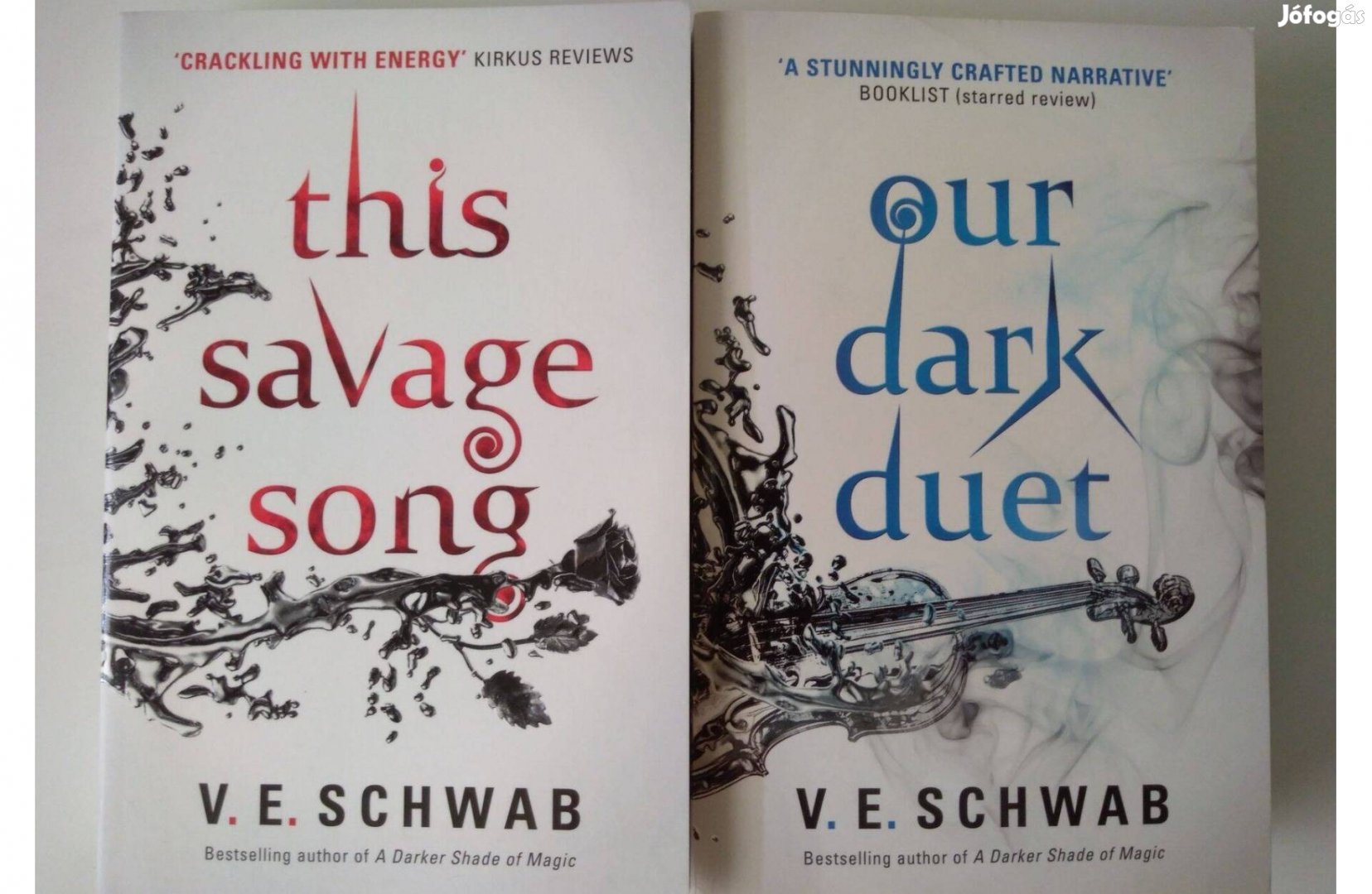 V. E. Schwab: This Savage Song + Our Dark Duet angol nyelvű könyvek