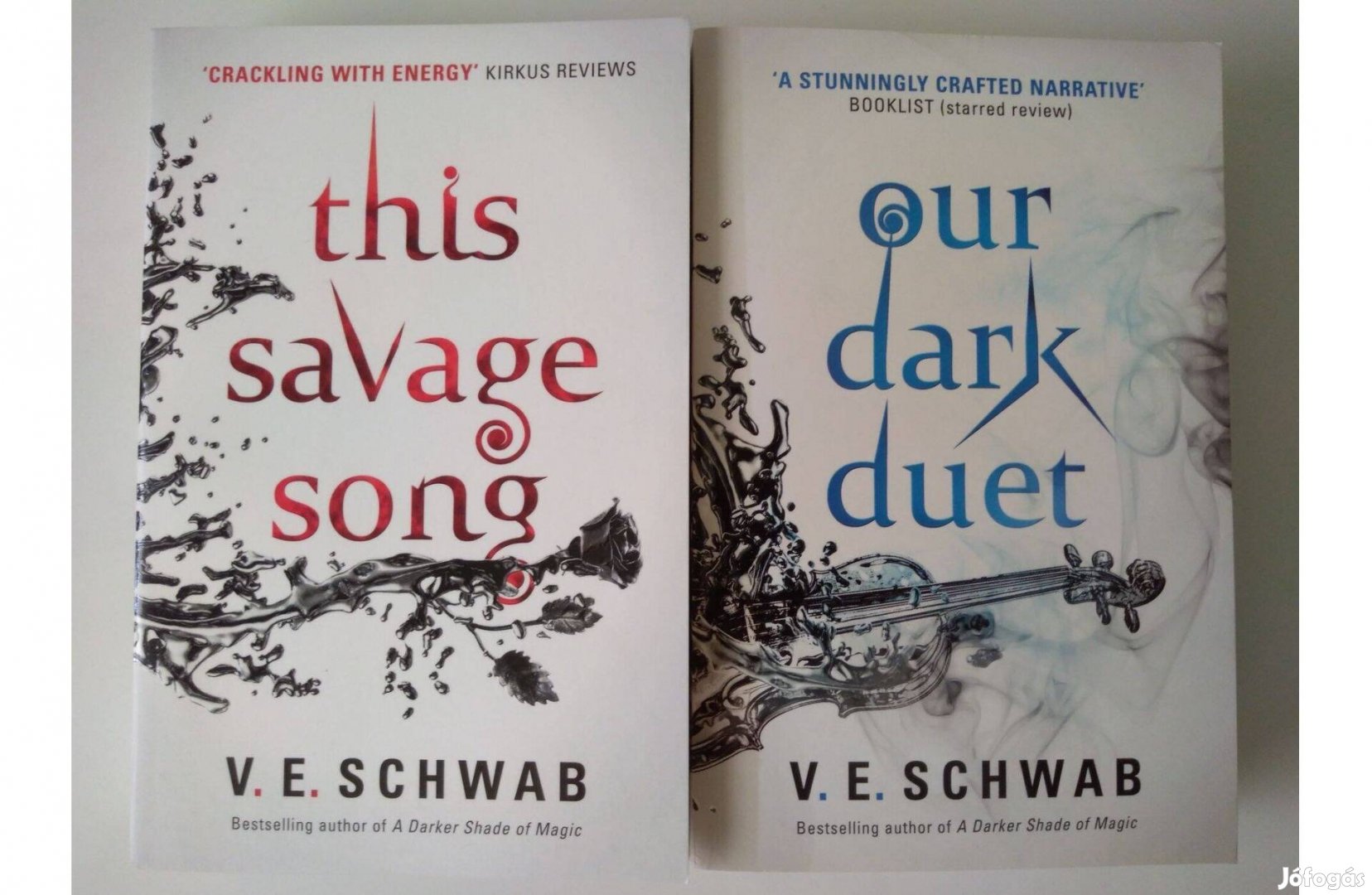 V. E. Schwab: This Savage Song + Our Dark Duet angol nyelvű könyvek