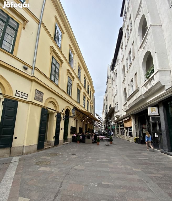 V. Kerület, Fehérhajó utca, 94 m2-es, társasházi lakás, 3