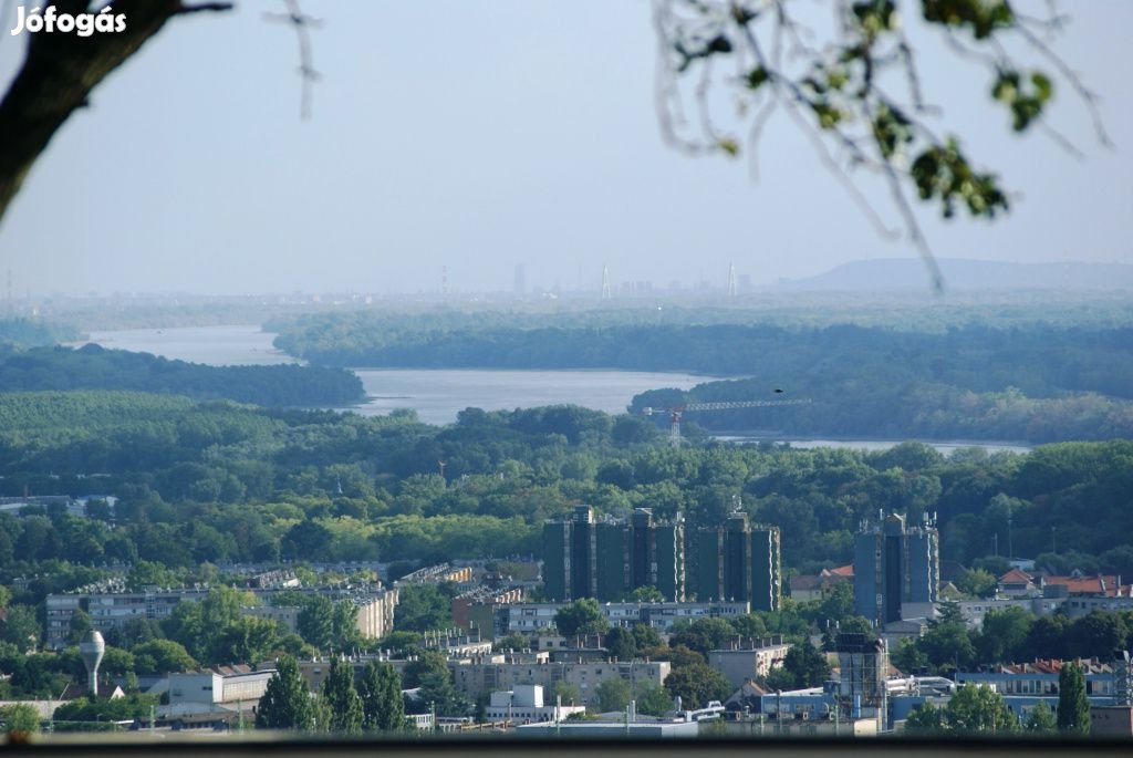 Vác, Akó utca, 120 m2-es, családi ház, 3 szobás, kiváló állapotú