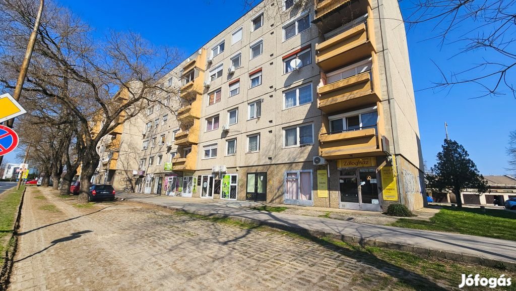 Vác, Kötő utca, 53 m2-es, társasházi lakás, 2 szobás, jó