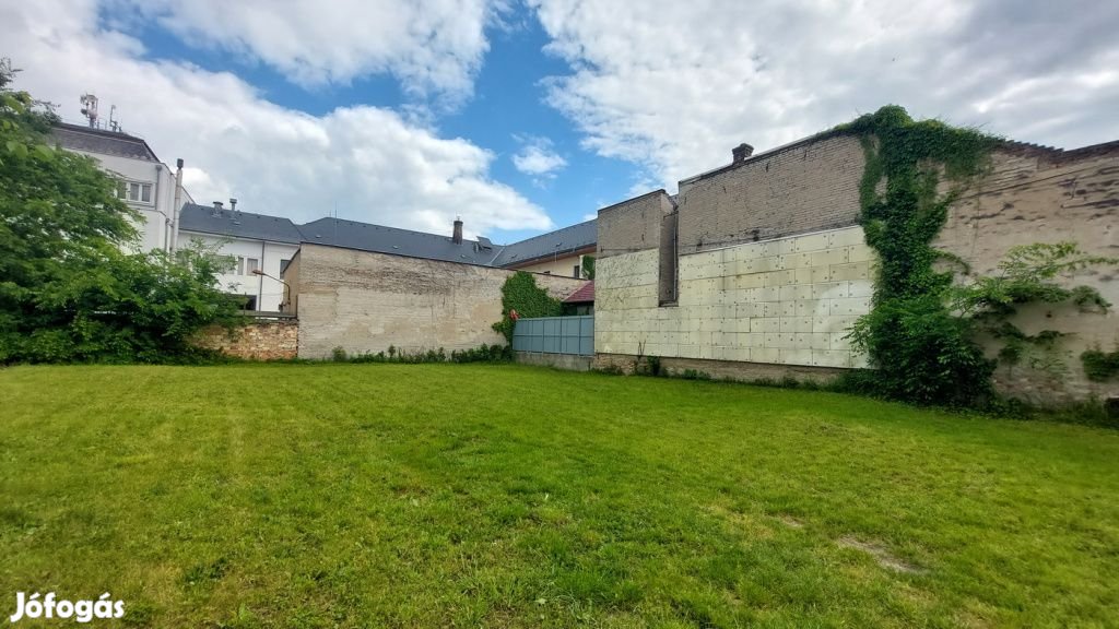 Vác, Széchenyi István utca, 887 m2-es, telek