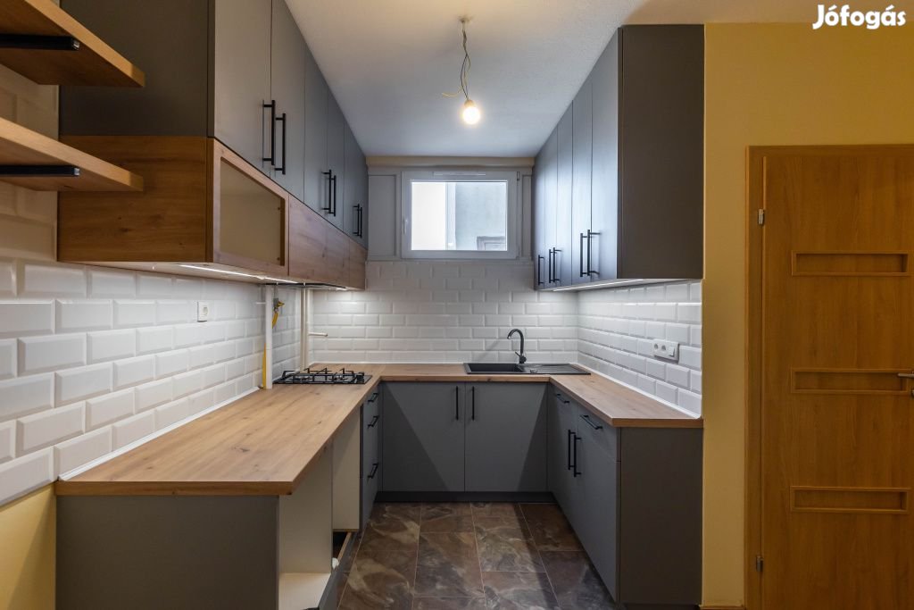 Vác, Vám utca, 52 m2-es, társasházi lakás, 2 szobás,