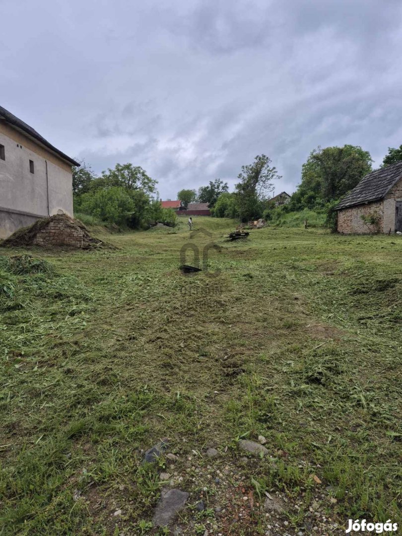 Vácegresi eladó telek