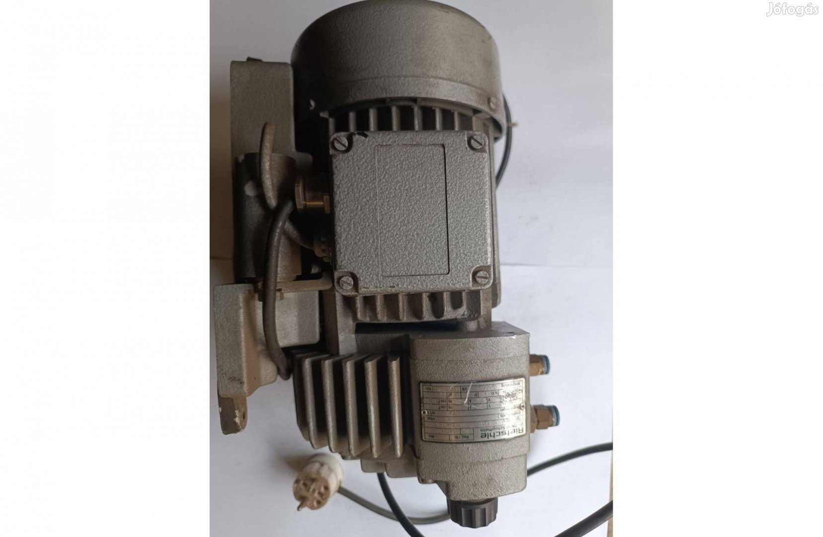 Vacuum szivattyú 220V motorral
