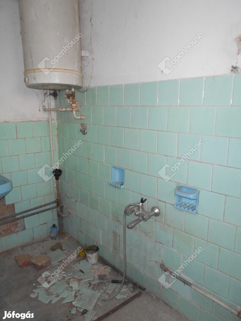 Vadása tó közeli felújítandó családi ház.