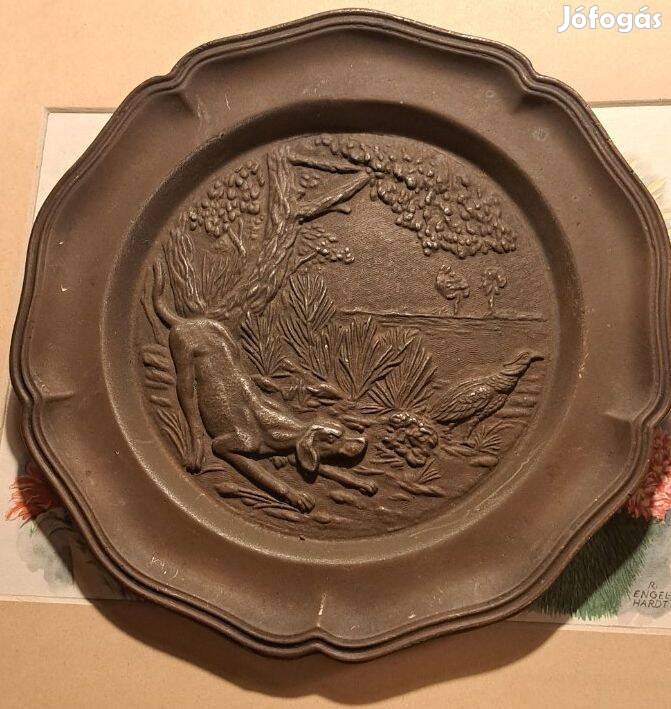 Vadászjelenetes fém öntvény falitál