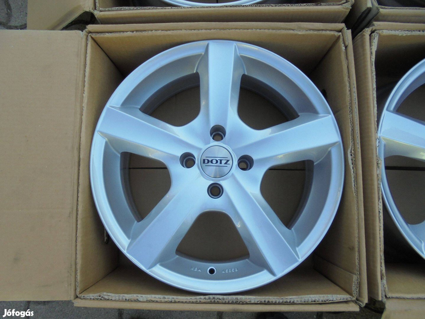 Vadi új 17-es alufelni dobozában eladó